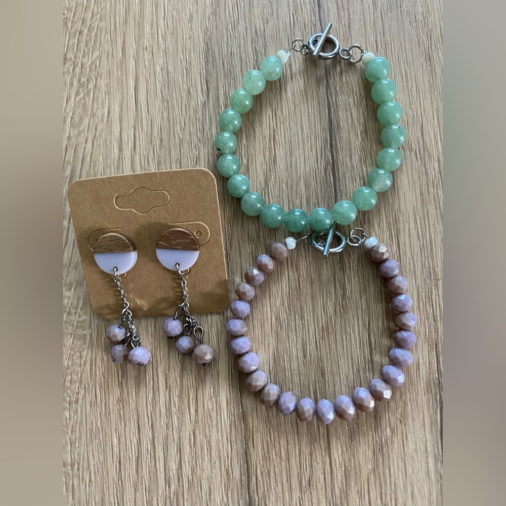 Lavender bead bracelet & earrings with green aventurine bead bracelet
